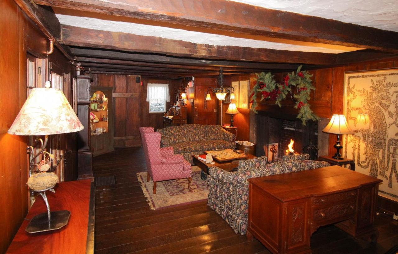The Nutmeg Inn 梅勒迪斯 外观 照片